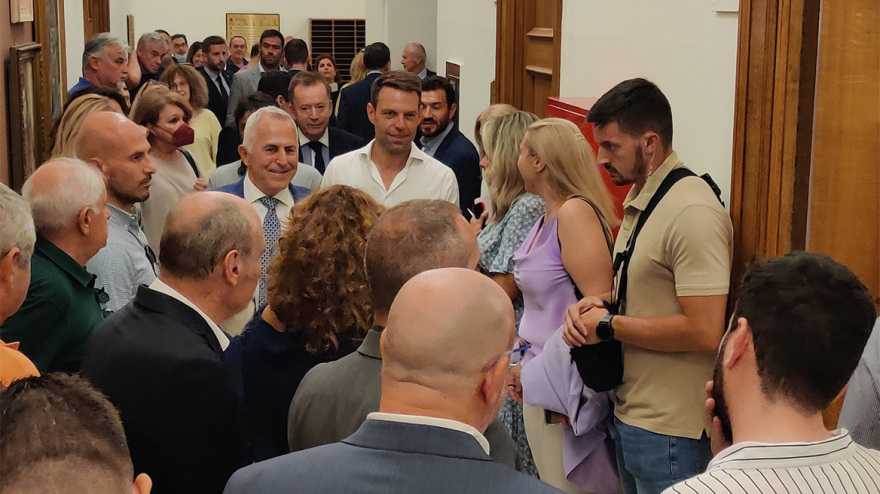 Τσίπρας: «Μαθαίνει γρήγορα ο Κασσελάκης» - To πηγαδάκι με δημοσιογράφους και η ατάκα για τον Τσώρτσιλ