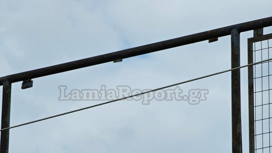 Λαμία: Αγωνία για τον 13χρονο μαθητή που έπεσε από ύψος 5 μέτρων σε σχολείο - Διακομίζεται στο Παίδων