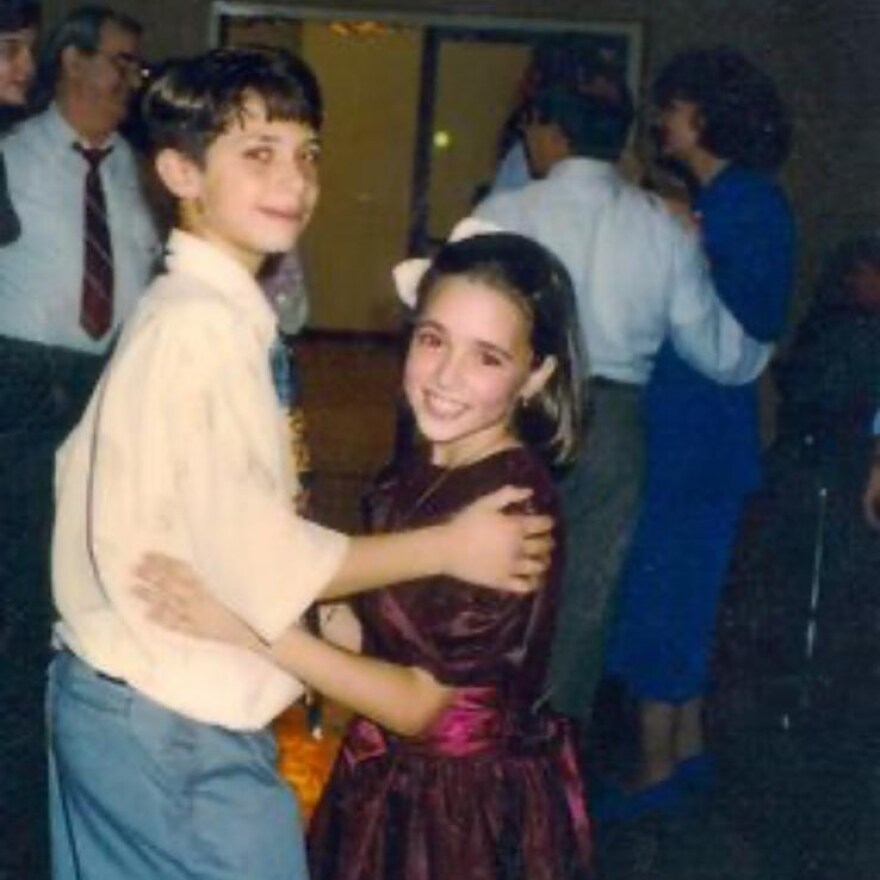 Καλομοίρα: Η φωτογραφία με τον σύζυγό της από τότε που ήταν παιδιά 