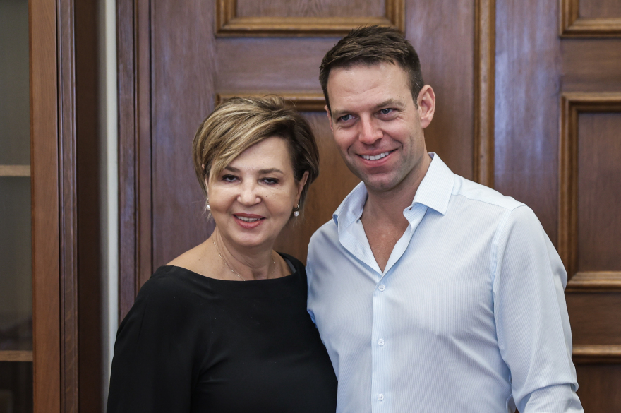 ΣΥΡΙΖΑ: Η επίσκεψη Κασσελάκη στη Βουλή και οι πρώτες συναντήσεις - Φωτογραφίες από τις χειραψίες και τα χαμόγελα