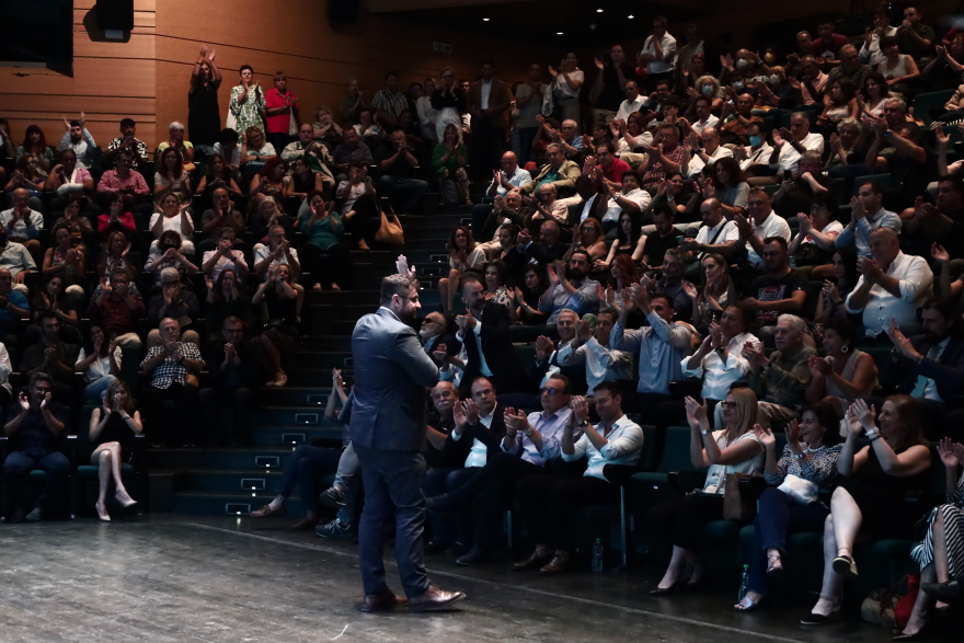 Ο Κασσελάκης στην παρουσίαση των υποψηφίων του Ζαχαριάδη: «Θα τρέξουμε πολλά χιλιόμετρα για να σε υποστηρίξουμε»