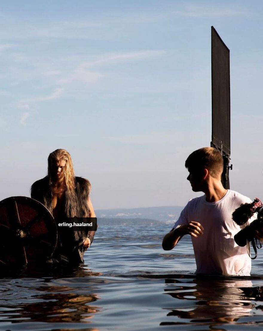 Έρλινγκ Χάαλαντ: Η επική φωτογράφιση του πολεμιστή Βίκινγκ για καλό σκοπό
