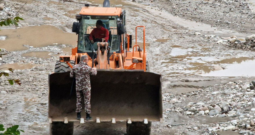 Κακοκαιρία Elias: Συνεχίζονται οι εργασίες επιχωμάτωσης σε Καρδίτσα και Τρίκαλα 