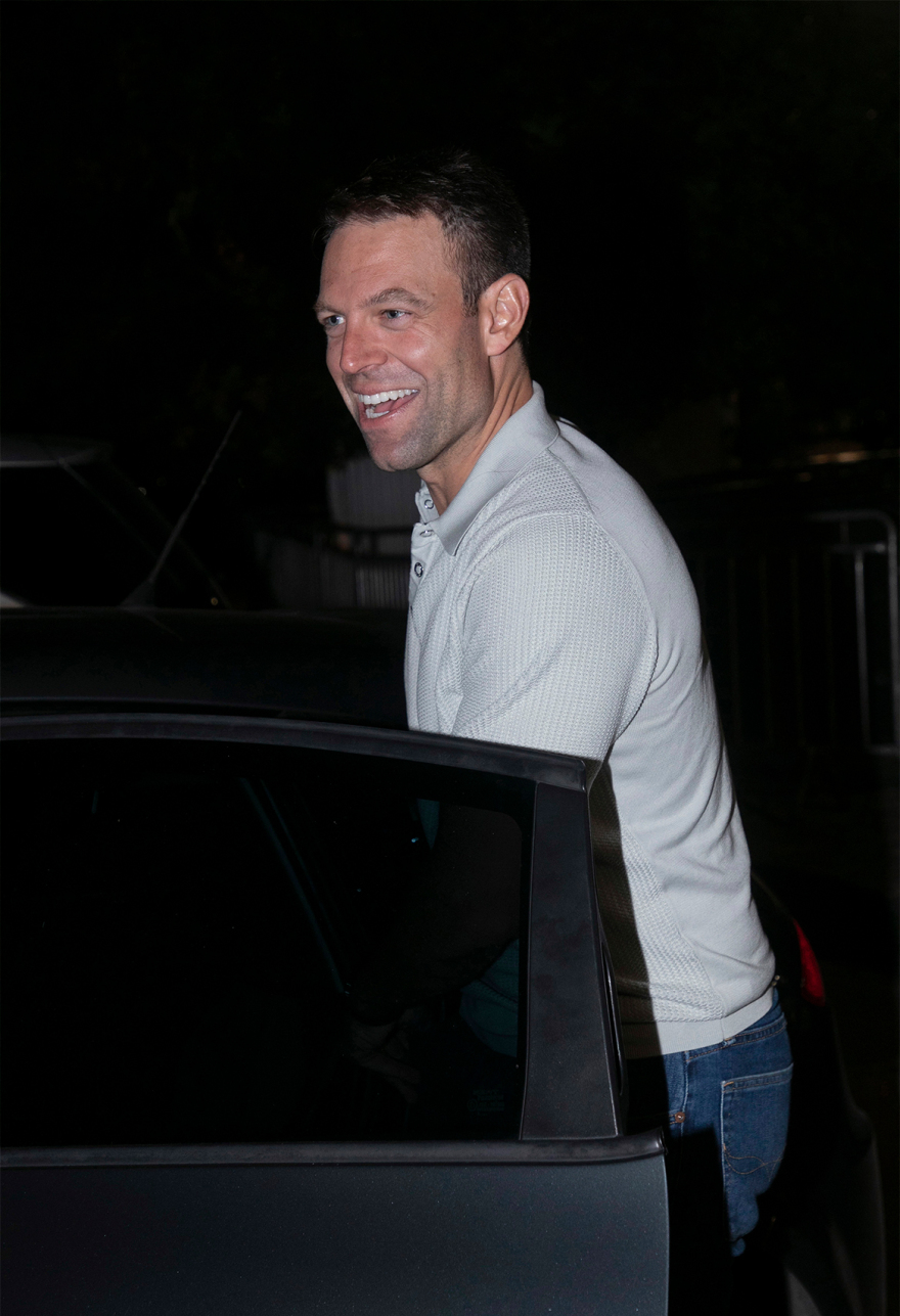 Ο Κασσελάκης χορεύει το «πού βαδίζουμε κύριοι» του Λουκιανού Κηλαηδόνη στον Λυκαβηττό