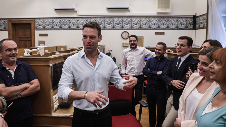 ΣΥΡΙΖΑ: Η επίσκεψη Κασσελάκη στη Βουλή και οι πρώτες συναντήσεις - Φωτογραφίες από τις χειραψίες και τα χαμόγελα