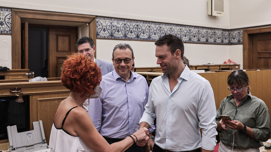 ΣΥΡΙΖΑ: Η επίσκεψη Κασσελάκη στη Βουλή και οι πρώτες συναντήσεις - Φωτογραφίες από τις χειραψίες και τα χαμόγελα