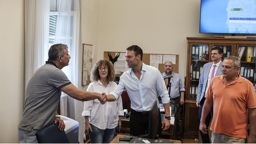 ΣΥΡΙΖΑ: Η επίσκεψη Κασσελάκη στη Βουλή και οι πρώτες συναντήσεις - Φωτογραφίες από τις χειραψίες και τα χαμόγελα