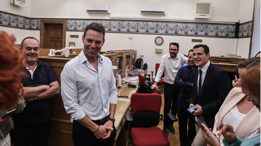 ΣΥΡΙΖΑ: Η επίσκεψη Κασσελάκη στη Βουλή και οι πρώτες συναντήσεις - Φωτογραφίες από τις χειραψίες και τα χαμόγελα