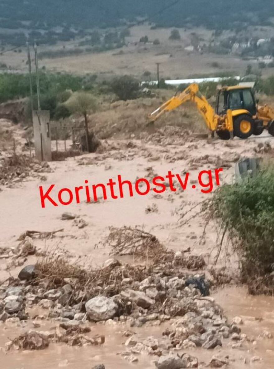 Κακοκαιρία Elias: Πλημμύρισαν δρόμοι και φούσκωσαν ρέματα στην Κορινθία - Δείτε βίντεο και φωτογραφίες