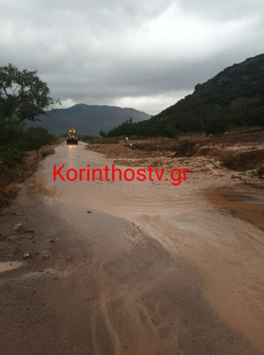 Κακοκαιρία Elias: Πλημμύρισαν δρόμοι και φούσκωσαν ρέματα στην Κορινθία - Δείτε βίντεο και φωτογραφίες