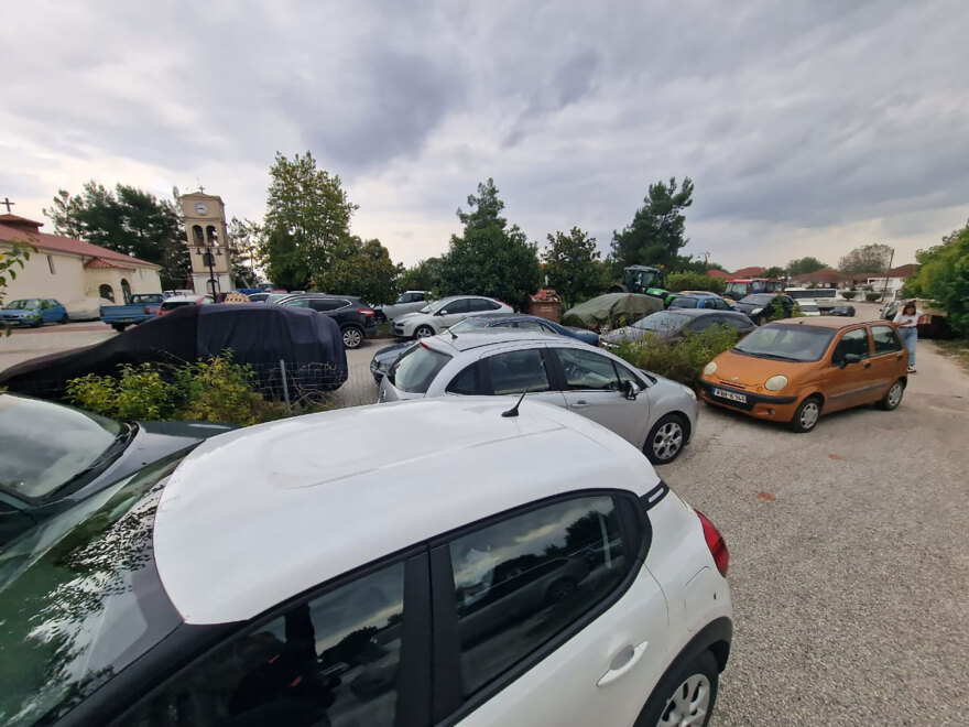 Κακοκαιρία Elias: Ώρες αγωνίας για τους κατοίκους στον Παλαμά Καρδίτσας - Μεταφέρουν τα ΙΧ τους σε υψηλότερα σημεία