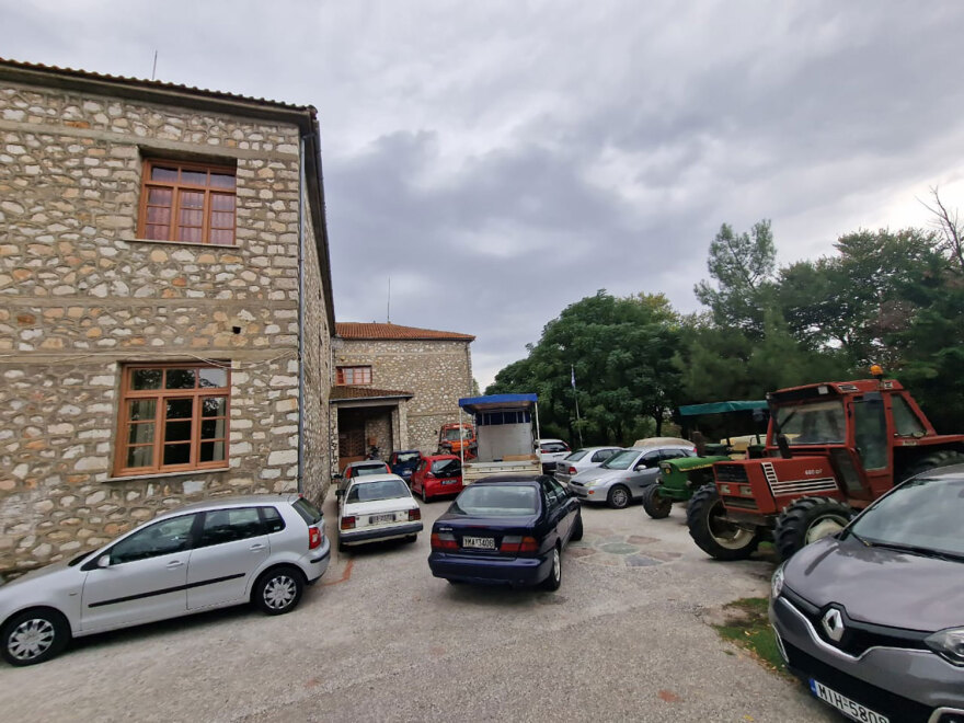 Κακοκαιρία Elias: Ώρες αγωνίας για τους κατοίκους στον Παλαμά Καρδίτσας - Μεταφέρουν τα ΙΧ τους σε υψηλότερα σημεία