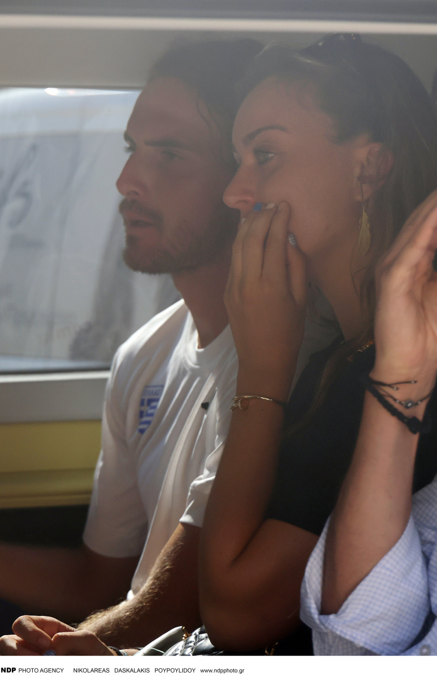 Στέφανος Τσιτσιπάς: Τα φιλιά με την Πάουλα Μπαντόσα στο Καλλιμάρμαρο - Δείτε τις φωτογραφίες