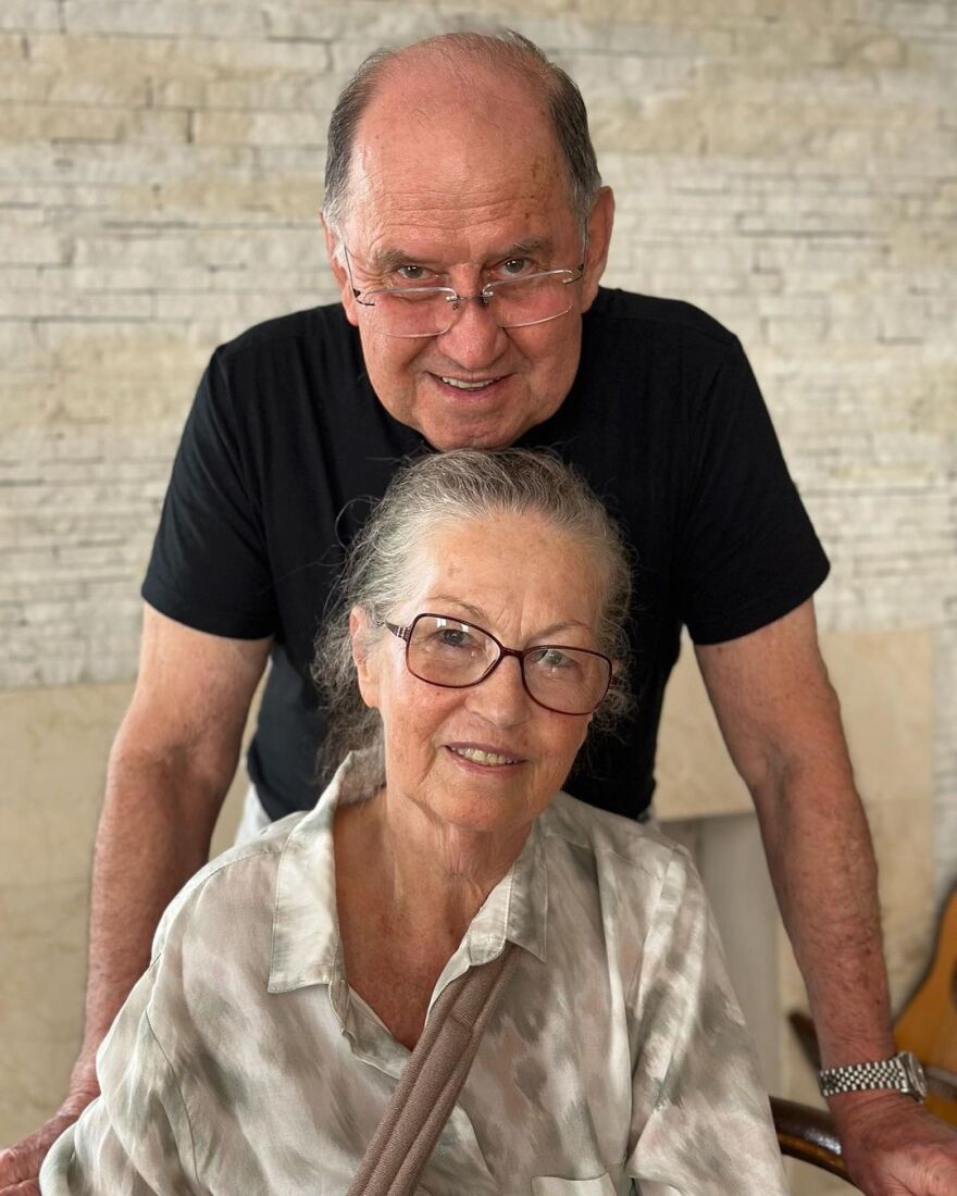 Ζιζέλ Μπούντχεν: Η φωτογραφία με τους γονείς και τις πέντε αδελφές της