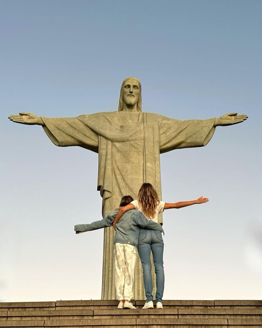 Ζιζέλ Μπούντχεν: Η φωτογραφία με τους γονείς και τις πέντε αδελφές της