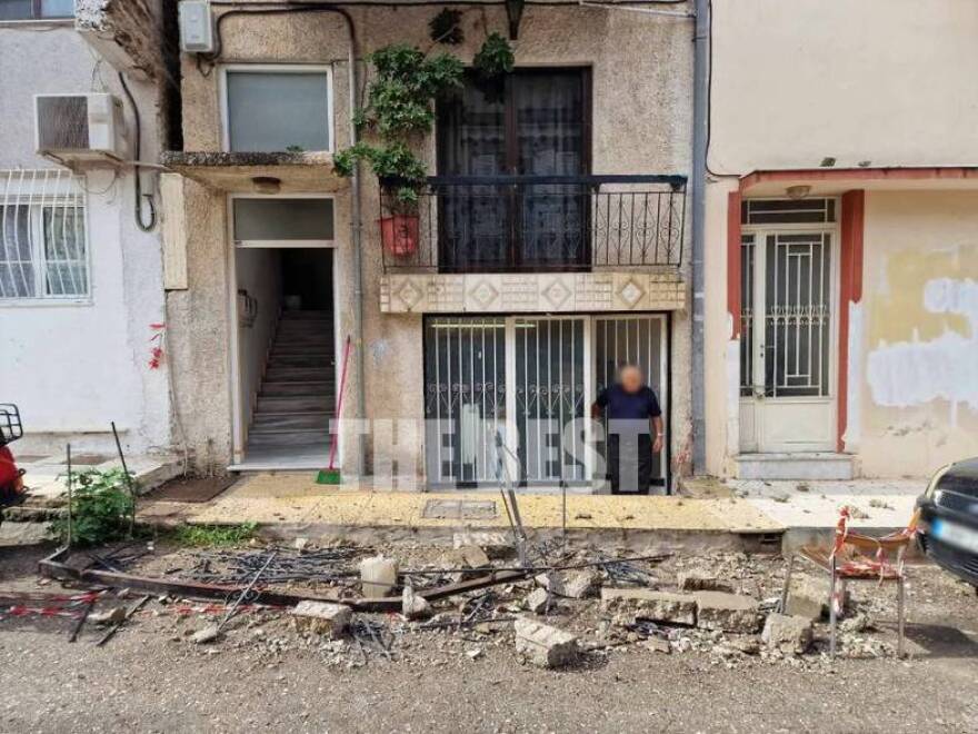 Αναστάτωση στο κέντρο της Πάτρας: Υποχώρησαν τμήματα μπαλκονιών από διαμερίσματα - Φωτογραφίες