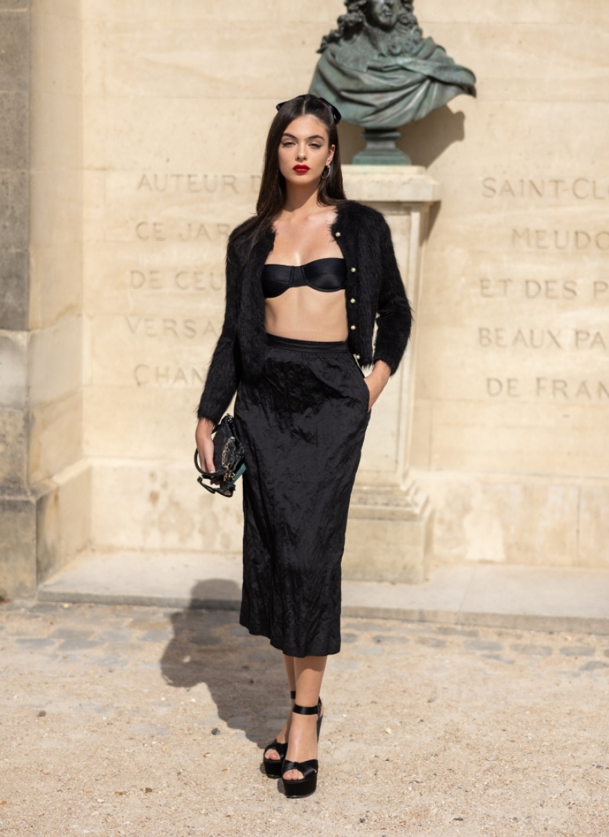 Μπελούτσι: «Έκλεψε» τις εντυπώσεις η κόρη της σε σόου μόδας - Δείτε φωτογραφίες