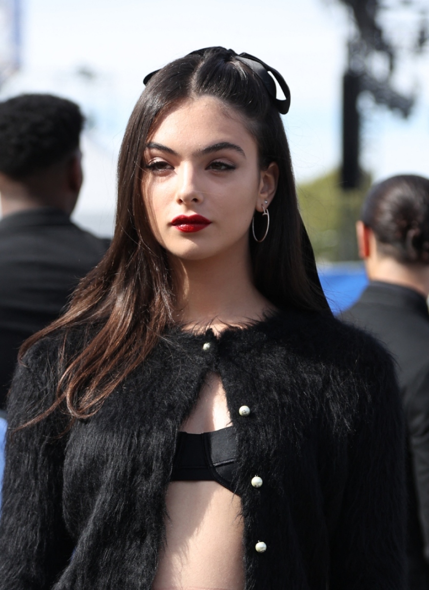 Μπελούτσι: «Έκλεψε» τις εντυπώσεις η κόρη της σε σόου μόδας - Δείτε φωτογραφίες