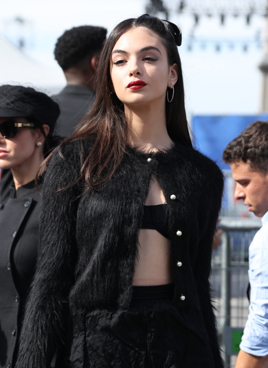 Μπελούτσι: «Έκλεψε» τις εντυπώσεις η κόρη της σε σόου μόδας - Δείτε φωτογραφίες