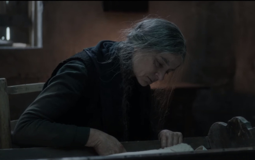 Καρυοφυλλιά Καραμπέτη: Η λαμπερή εμφάνισή της στην πρεμιέρα της «Φόνισσας»