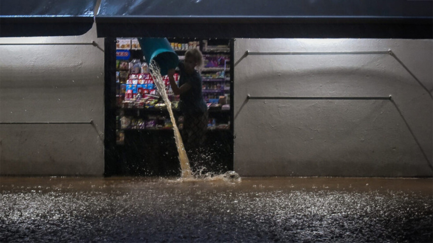 Νέο μήνυμα του 112 στον Βόλο, σε ισχύ η απαγόρευση κυκλοφορίας - «Πνίγηκε» η Εύβοια, φόβοι για υπερχείλιση του Σπερχειού