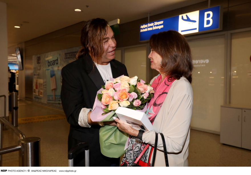 Κορίνα Τσοπέη: Έφτασε στην Ελλάδα η Μις Υφήλιος του 1964 - Δείτε τις φωτογραφίες