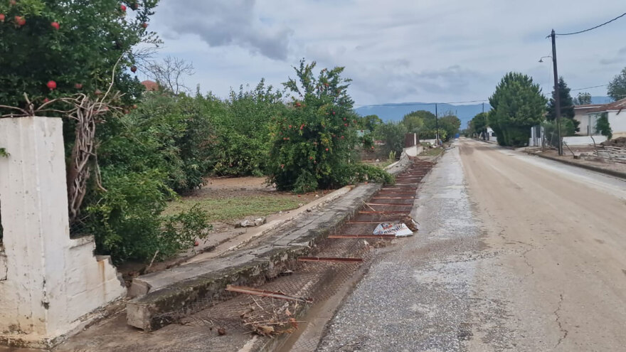 Κακοκαιρία Elias: Με βάρκες στο Σωτήριο Λάρισας, στα 2 μέτρα το νερό - «Τελειώσαμε, θα ξεκινήσουμε από το μηδέν»