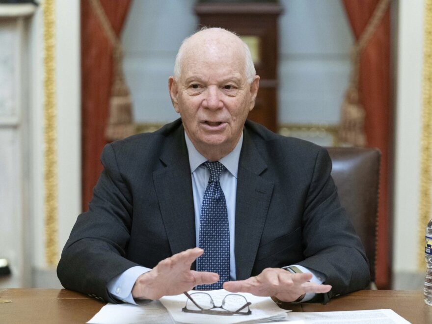 Μία μέρα αφότου ανέλαβε, ο διάδοχος του Μενέντεζ δήλωσε πως θα εξετάσει την πώληση των F-16 στην Τουρκία