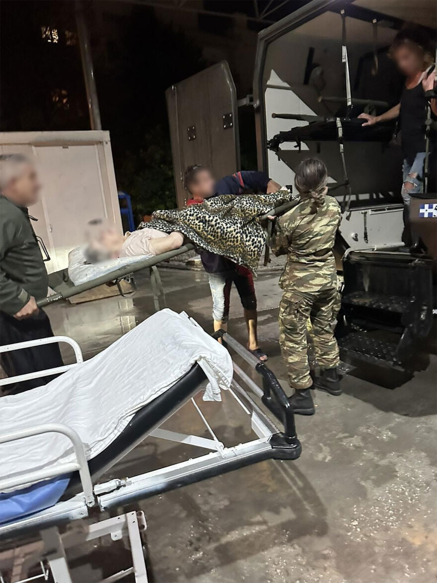 Βόλος - Κακοκαιρία Elias: Κομάντο της Ζ-ΜΑΚ και πεζοναύτες απεγκλώβιζαν όλη τη νύχτα