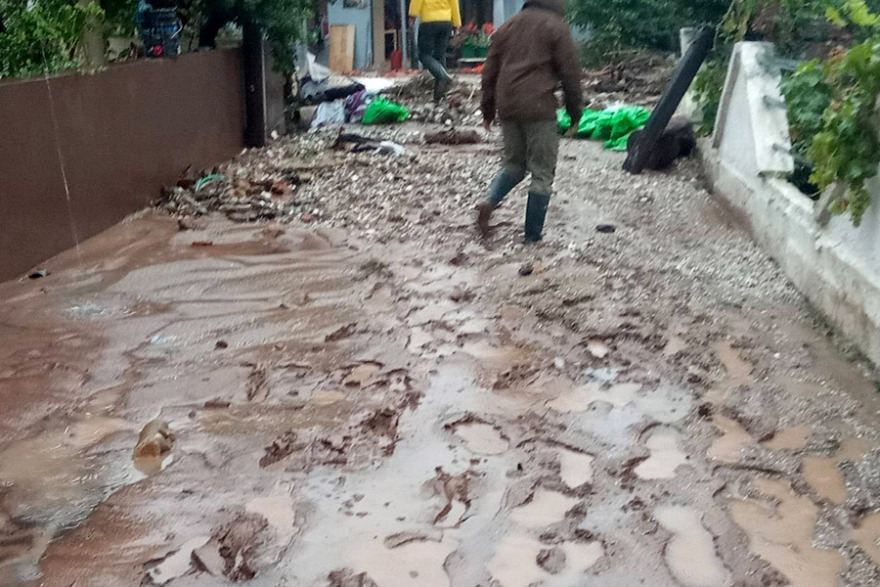 Κακοκαιρία Elias: Πολεμάμε να μην θρηνήσουμε θύματα, λέει ο πρόεδρος των Ροβιών - «Πνίγηκε» στις λάσπες ο Βόλος