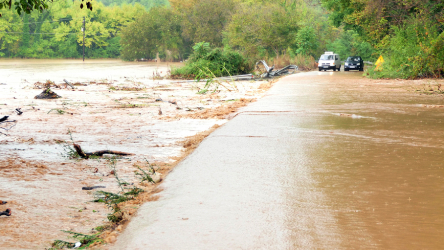 Κακοκαιρία Elias: Πολεμάμε να μην θρηνήσουμε θύματα, λέει ο πρόεδρος των Ροβιών - «Πνίγηκε» στις λάσπες ο Βόλος