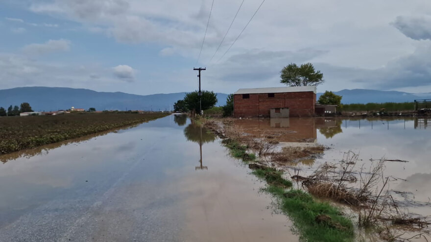 Κακοκαιρία Elias: Με βάρκες στο Σωτήριο Λάρισας, στα 2 μέτρα το νερό - «Τελειώσαμε, θα ξεκινήσουμε από το μηδέν»