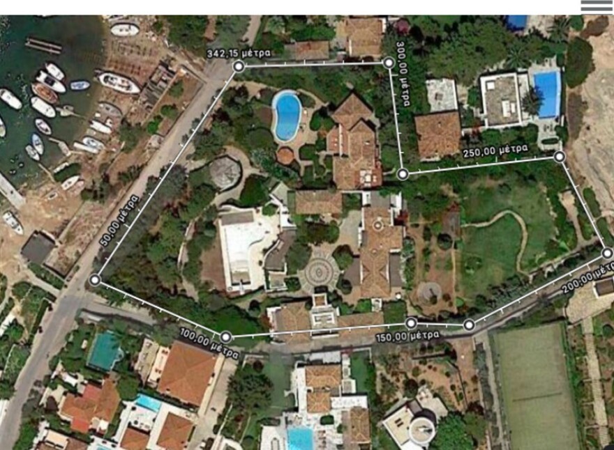 Ο ξάδερφος του Άλκη Δαυίδ, Χρήστος Λεβέντης, πήρε με 13,1 εκατ. τη βίλα στις Σπέτσες