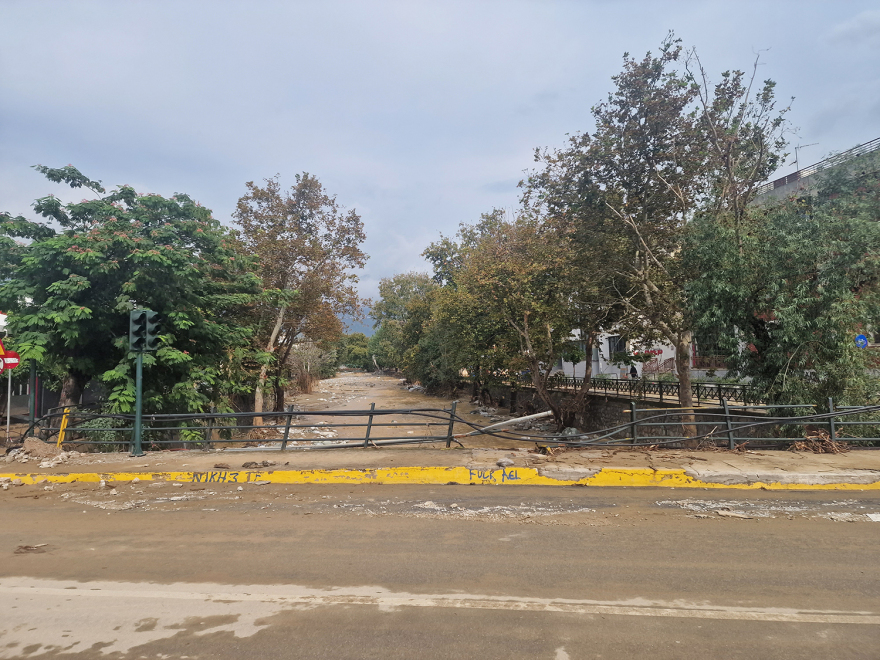 Κακοκαιρία Elias: Εικόνες καταστροφής στον Βόλο - 257 διασώσεις, πλημμύρισαν σπίτια, ΙΧ χάθηκαν στα λασπόνερα