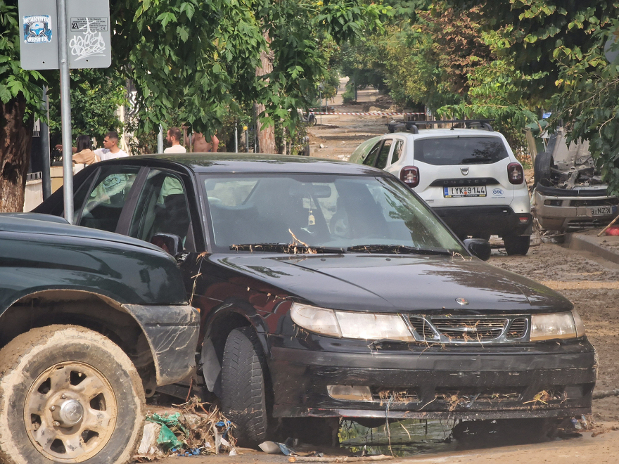 Κακοκαιρία Elias: Εικόνες καταστροφής στον Βόλο - 257 διασώσεις, πλημμύρισαν σπίτια, ΙΧ χάθηκαν στα λασπόνερα