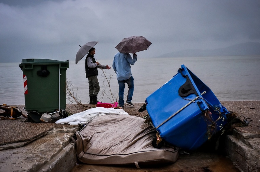 Κακοκαιρία Elias: Εικόνες καταστροφής στον Βόλο - 257 διασώσεις, πλημμύρισαν σπίτια, ΙΧ χάθηκαν στα λασπόνερα