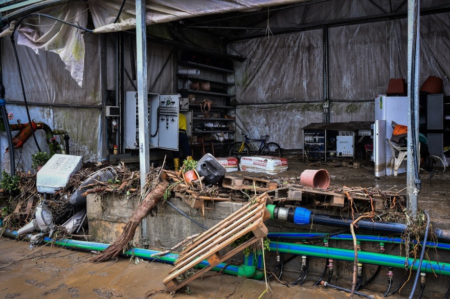 Κακοκαιρία Elias: Εικόνες καταστροφής στον Βόλο - 257 διασώσεις, πλημμύρισαν σπίτια, ΙΧ χάθηκαν στα λασπόνερα