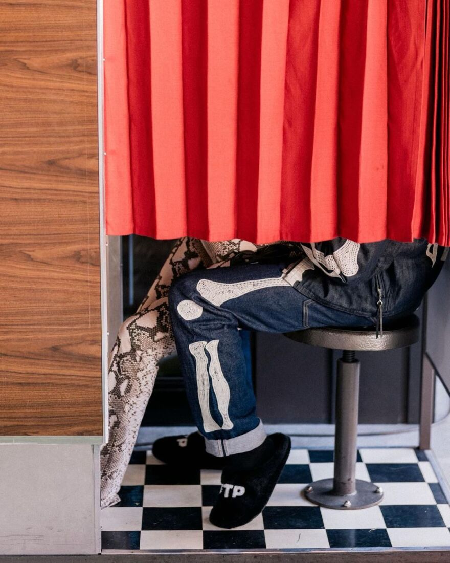 Κόρτνεϊ Καρντάσιαν-Τράβις Μπάρκερ: Οι προκλητικές φωτογραφίες στο πάρτι για το αγέννητο μωρό τους 