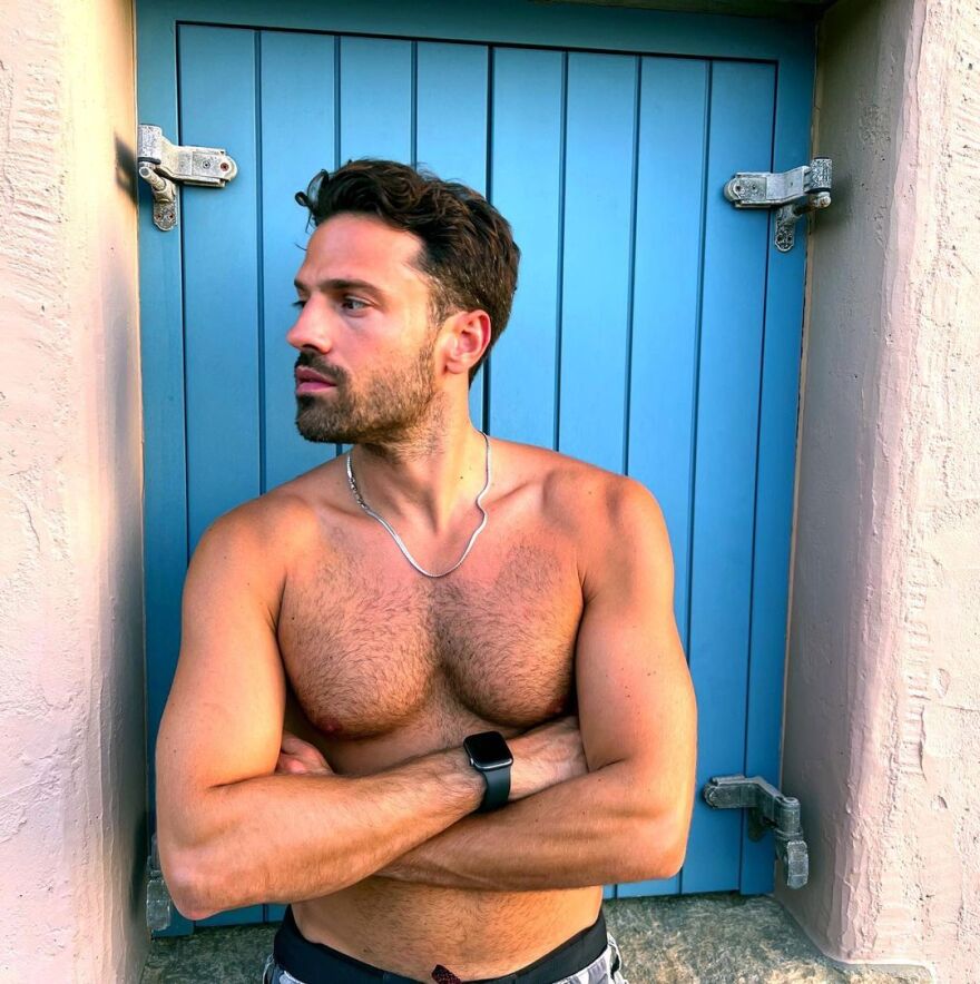 Κωνσταντίνος Αργυρός: Στην Κέα ο τραγουδιστής - Οι φωτογραφίες που ανάρτησε