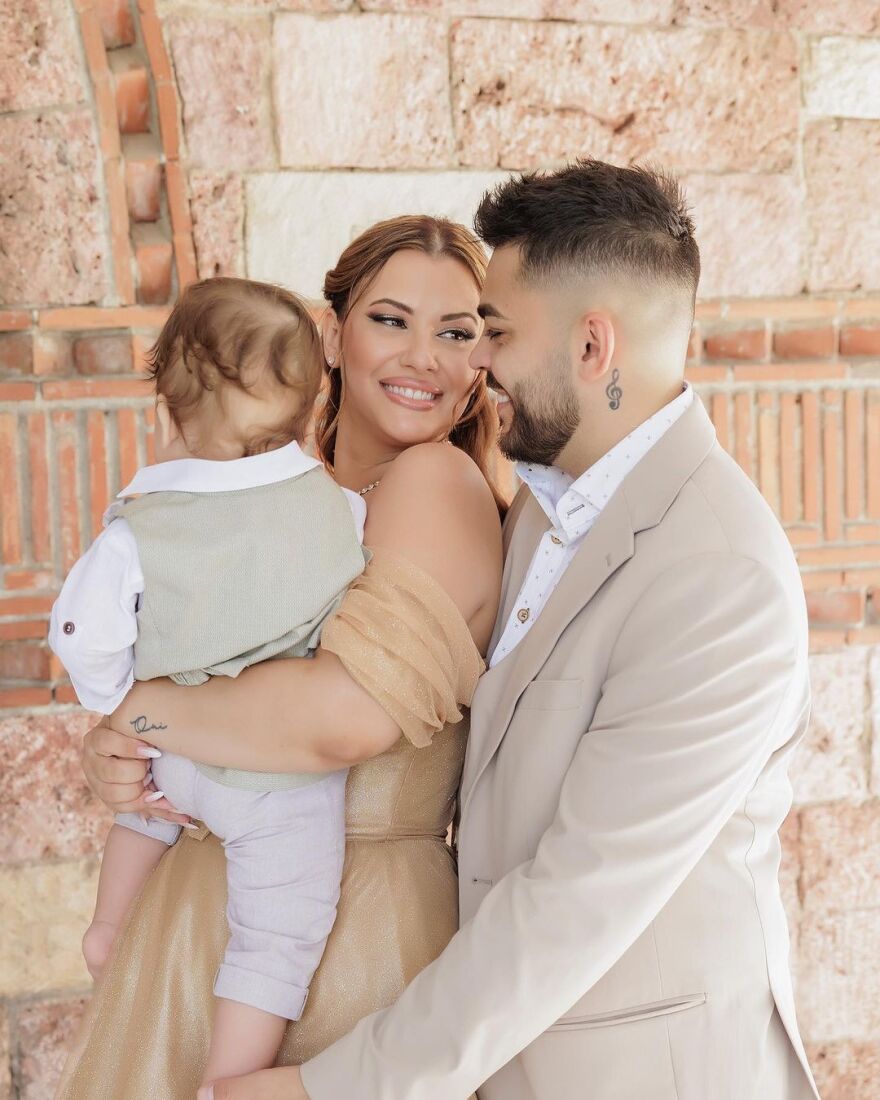 Λάουρα Νάργες - Χρήστος Σαντικάι: Οι φωτογραφίες από τη βάφτιση του γιου τους