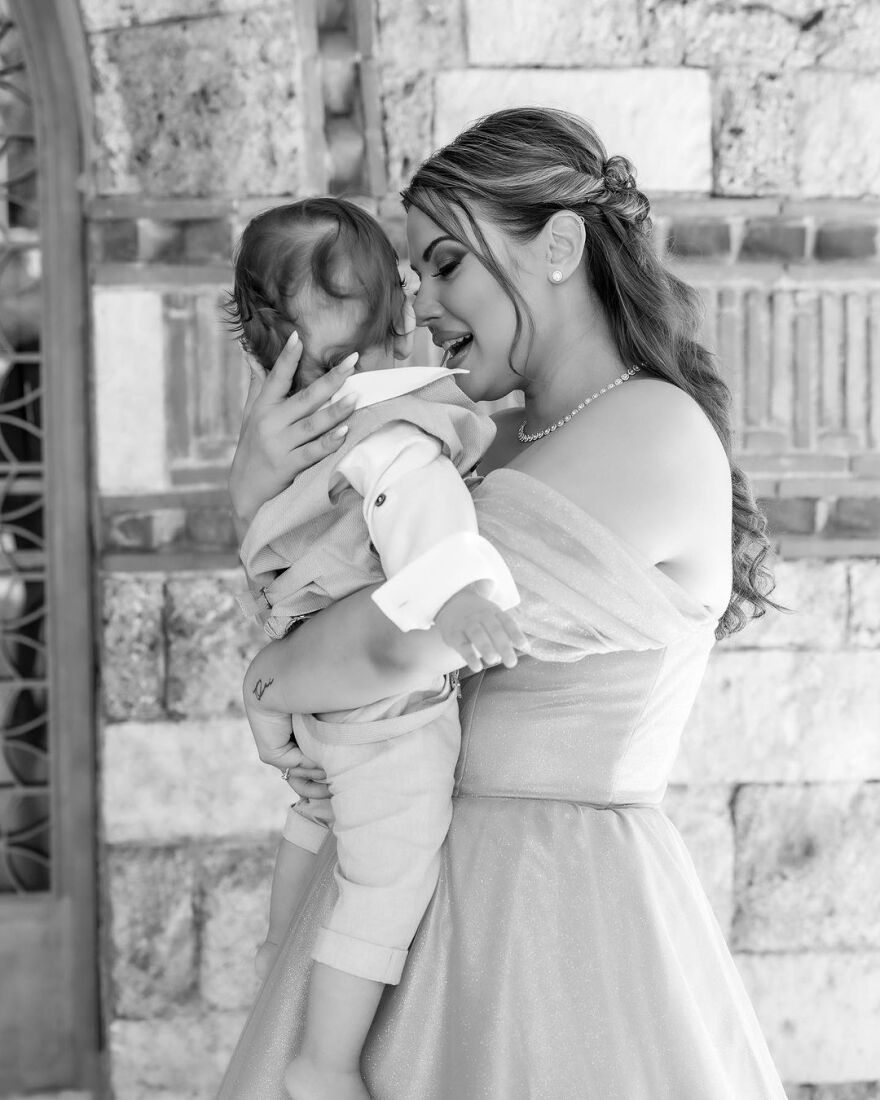 Λάουρα Νάργες - Χρήστος Σαντικάι: Οι φωτογραφίες από τη βάφτιση του γιου τους