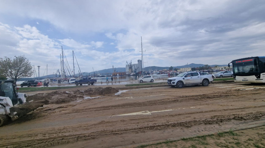 Βόλος: Πνίγεται στη λάσπη το κέντρο της πόλης μετά την κακοκαιρία