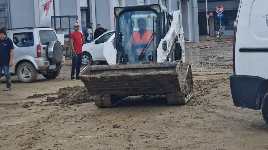 Βόλος: Πνίγεται στη λάσπη το κέντρο της πόλης μετά την κακοκαιρία