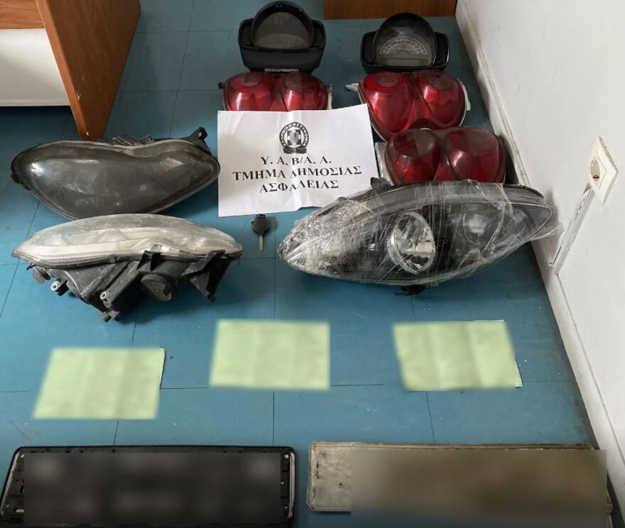 Νέο Ηράκλειο: Αποθήκη κλεμμένων οχημάτων αποκαλύφθηκε μετά από φωτιά σε συνεργείο