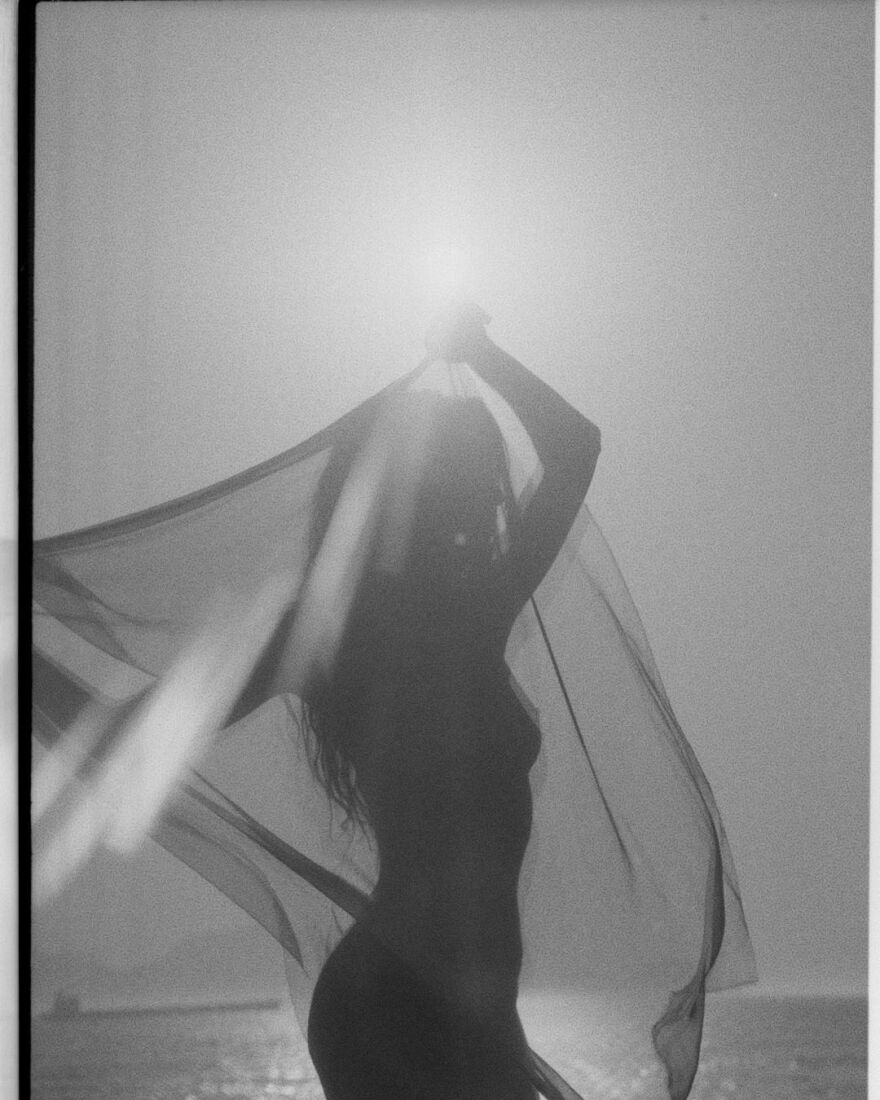 Νάρα Μπαπτίστα: Η σύντροφος του Βενσάν Κασέλ φωτογραφίζεται με μπικίνι κι εκείνος της γράφει «είσαι τα πάντα κι ακόμα περισσότερα»