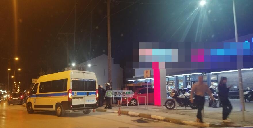 Ιωάννινα: Αιματηρό επεισόδιο σε σούπερ μάρκετ - Τσακώθηκαν και τον μαχαίρωσε (φωτογραφίες)