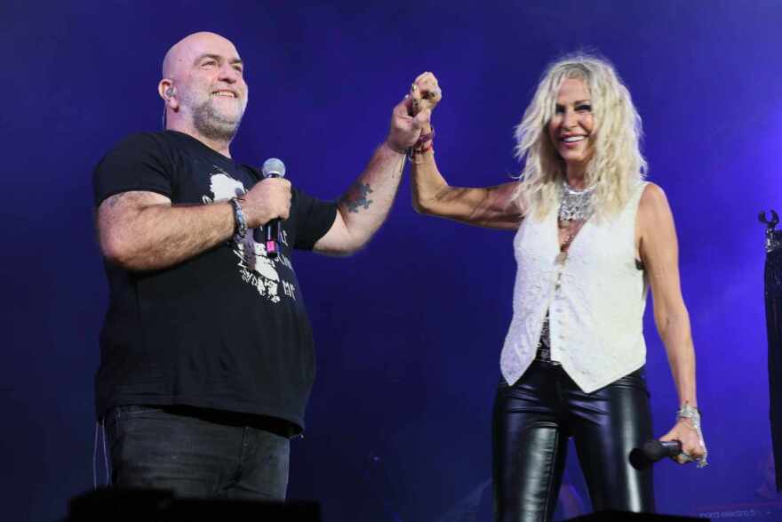 Βίντεο: Βίσση και Αργυρός ξεσήκωσαν το κοινό με τις… αγκαλιές τους