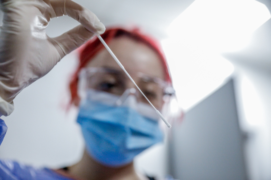 Kορωνοϊός: Συναγερμός για τον Covid - Αυξήθηκαν 30% οι εισαγωγές στα νοσοκομεία, «ανάχωμα» τα χάπια μέχρι ν' αρχίσουν τα εμβόλια