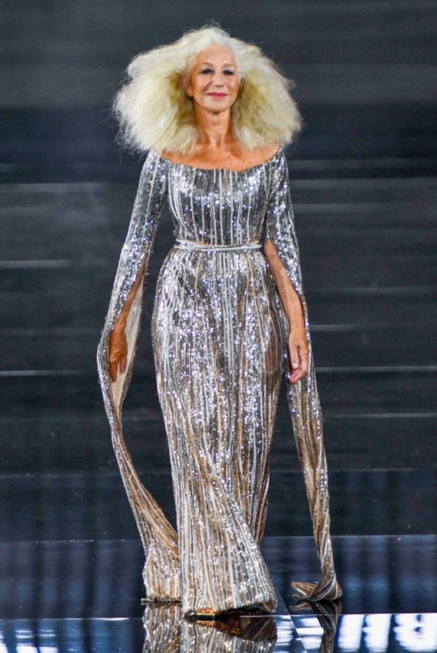 Εύα Λονγκόρια: Εντυπωσίασε στην πασαρέλα στην Εβδομάδα Μόδας του Παρισιού