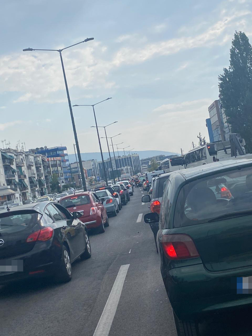 Κηφισίας: Μετά από 6 ώρες έληξε η «Οδύσσεια» των οδηγών - «Κόλλησαν» μετά από τροχαίο (βίντεο)